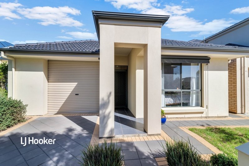 Photo - 12 Broadwater Crescent, Mawson Lakes SA 5095 - Image 13