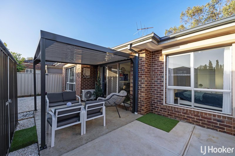 Photo - 1/2 Bronton Close, Kurunjang VIC 3337 - Image 12