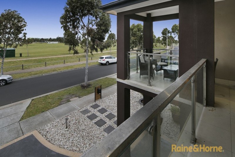 Photo - 12 Brunton Avenue, Caroline Springs VIC 3023 - Image 8