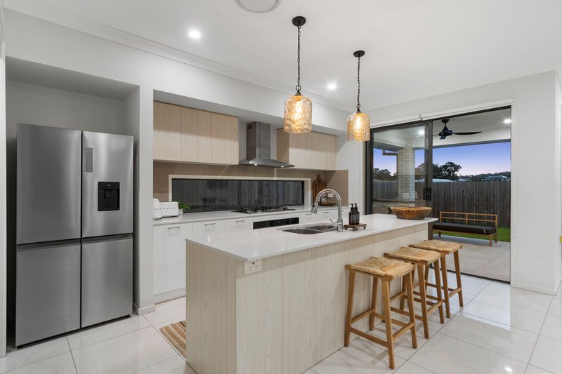 Photo - 12 Brushbox Street, Bahrs Scrub QLD 4207 - Image 6