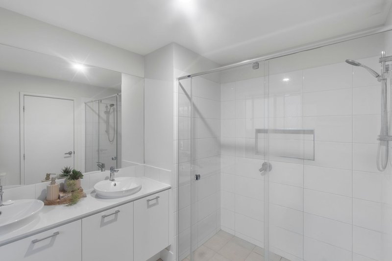Photo - 12 Brushbox Street, Bahrs Scrub QLD 4207 - Image 11