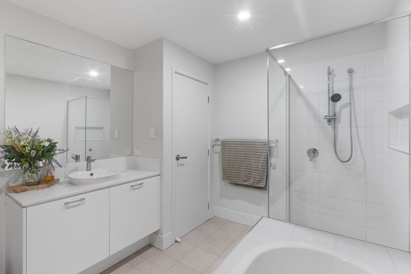 Photo - 12 Brushbox Street, Bahrs Scrub QLD 4207 - Image 15