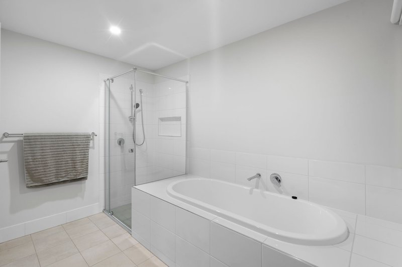 Photo - 12 Brushbox Street, Bahrs Scrub QLD 4207 - Image 16