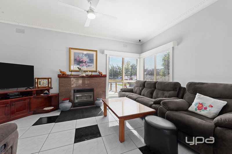 Photo - 12 Buchanan Street, St Albans VIC 3021 - Image 4