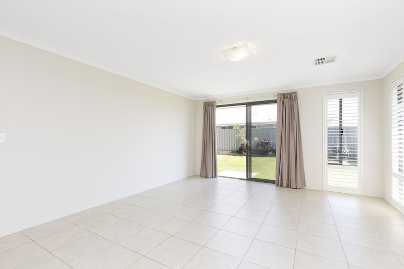 Photo - 12 Bundeena Boulevard, Alkimos WA 6038 - Image 6