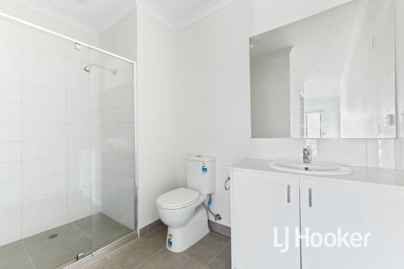 Photo - 12 Burnden Close, Berwick VIC 3806 - Image 6