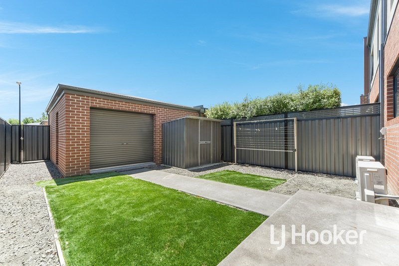 Photo - 12 Burnden Close, Berwick VIC 3806 - Image 14