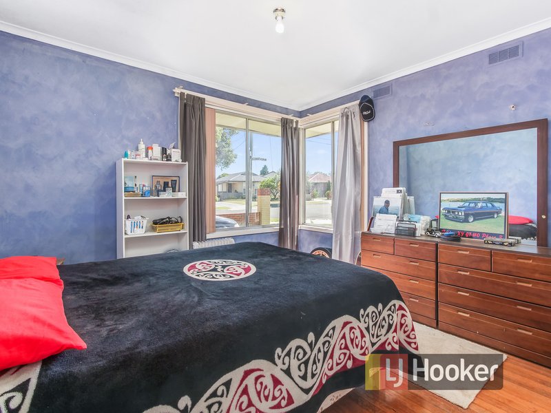 Photo - 12 Burraneer Drive, Keysborough VIC 3173 - Image 7