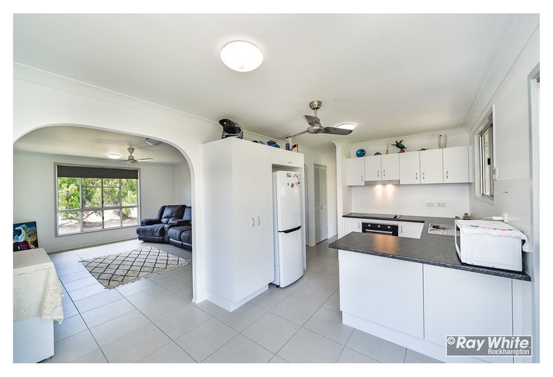 Photo - 12 Buxton Drive, Gracemere QLD 4702 - Image 14