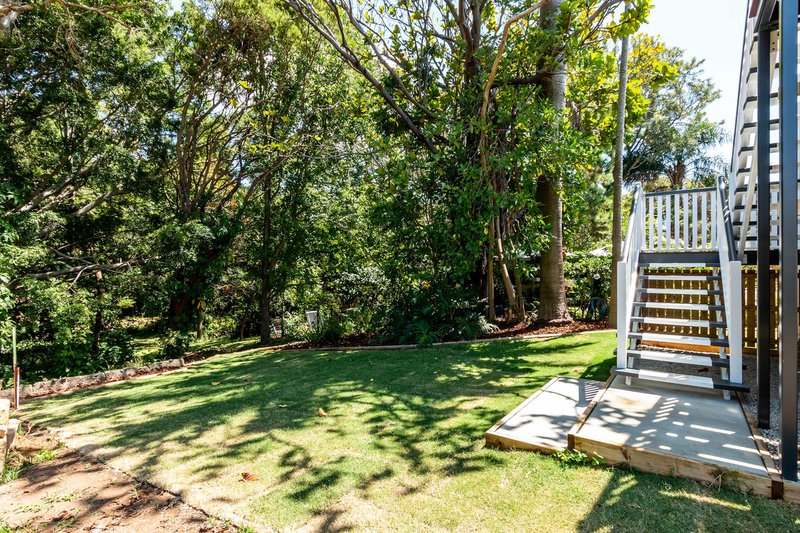 Photo - 12 Byrneside Terrace, Wynnum QLD 4178 - Image 12