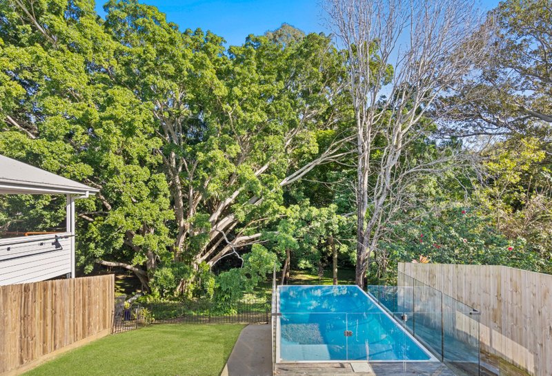 Photo - 12 Byrneside Terrace, Wynnum QLD 4178 - Image 3