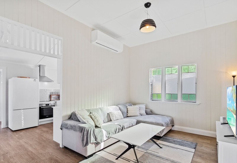 Photo - 12 Byrneside Terrace, Wynnum QLD 4178 - Image 7