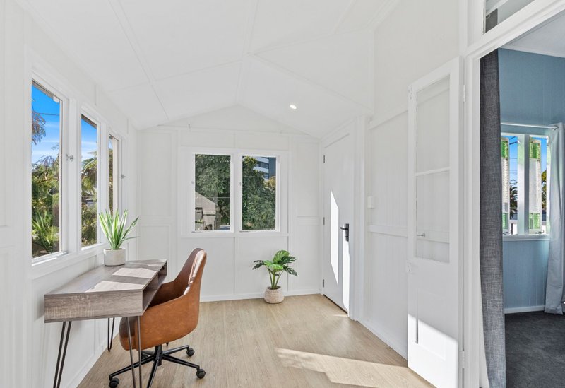 Photo - 12 Byrneside Terrace, Wynnum QLD 4178 - Image 10