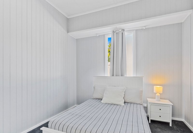 Photo - 12 Byrneside Terrace, Wynnum QLD 4178 - Image 14