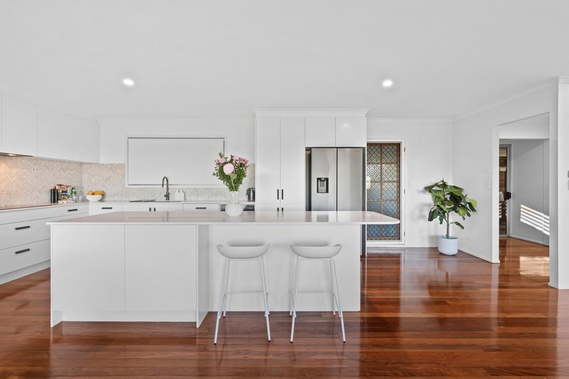 Photo - 12 Caesar Road, Ferny Hills QLD 4055 - Image 4