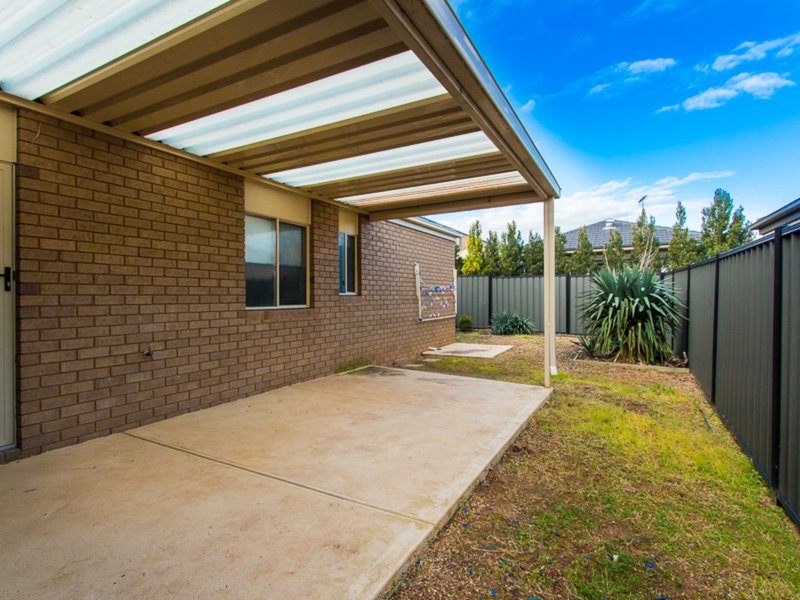 Photo - 12 Calita Avenue, Tarneit VIC 3029 - Image 15