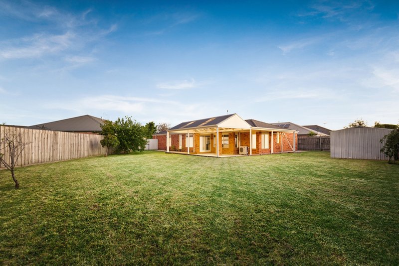 Photo - 12 Camelia Way, Pakenham VIC 3810 - Image 10