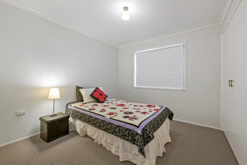 Photo - 12 Camellia Court, Darling Heights QLD 4350 - Image 13