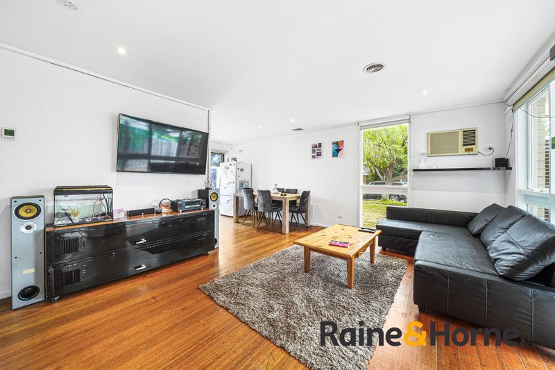 Photo - 12 Campbell Parade, Cranbourne VIC 3977 - Image 2