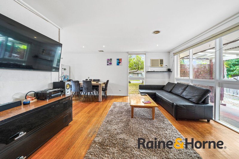 Photo - 12 Campbell Parade, Cranbourne VIC 3977 - Image 3