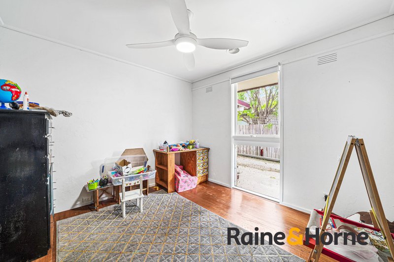 Photo - 12 Campbell Parade, Cranbourne VIC 3977 - Image 11