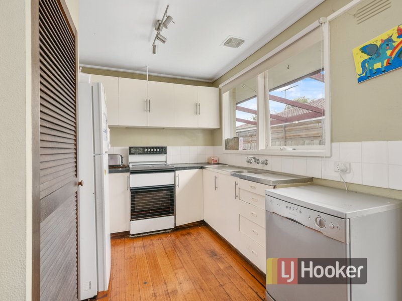 Photo - 12 Campbell Parade, Cranbourne VIC 3977 - Image 5