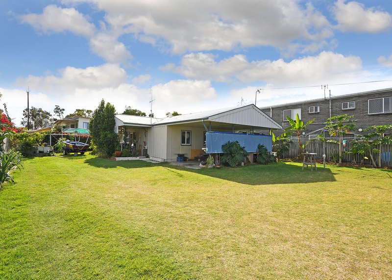 Photo - 12 Campbell Street, Torquay QLD 4655 - Image 5