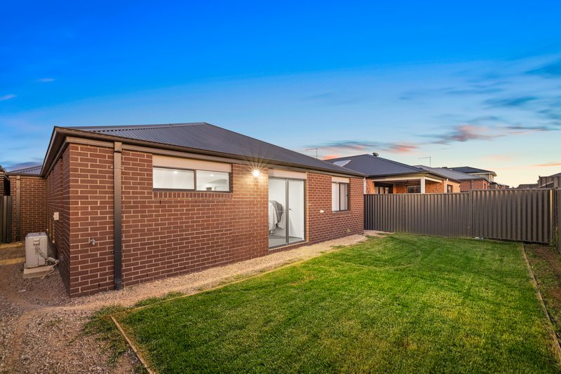 Photo - 12 Canadian Avenue, Werribee VIC 3030 - Image 13