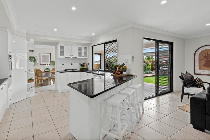 Photo - 12 Capella Place, Bridgeman Downs QLD 4035 - Image 9