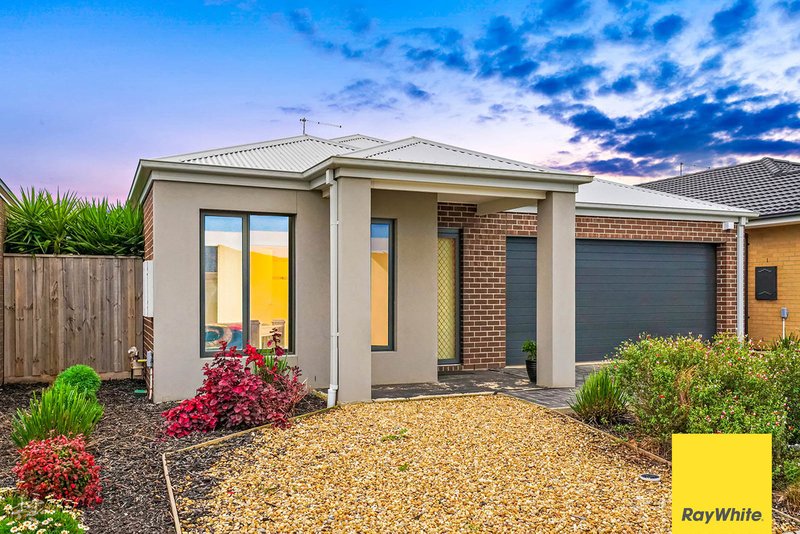 Photo - 12 Caraleena Drive, Tarneit VIC 3029 - Image 3