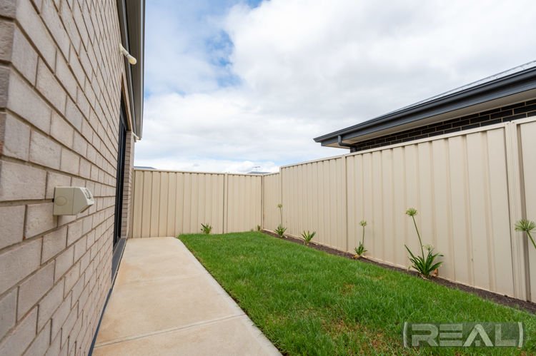 Photo - 12 Carbone Drive, Munno Para West SA 5115 - Image 21