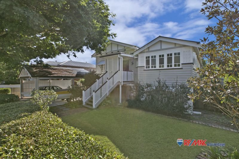 Photo - 12 Carlton Tce , Wynnum QLD 4178 - Image