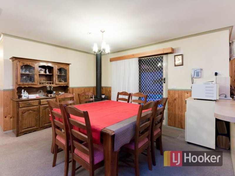 Photo - 12 Carmen Court, Hampton Park VIC 3976 - Image 6