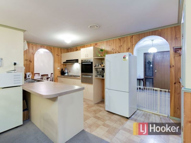 Photo - 12 Carmen Court, Hampton Park VIC 3976 - Image 8