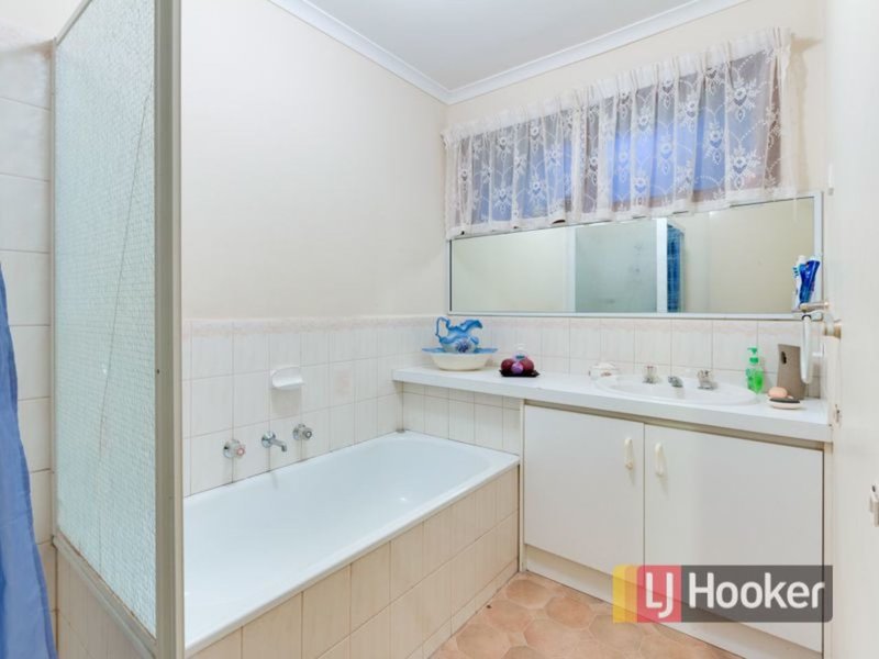 Photo - 12 Carmen Court, Hampton Park VIC 3976 - Image 12