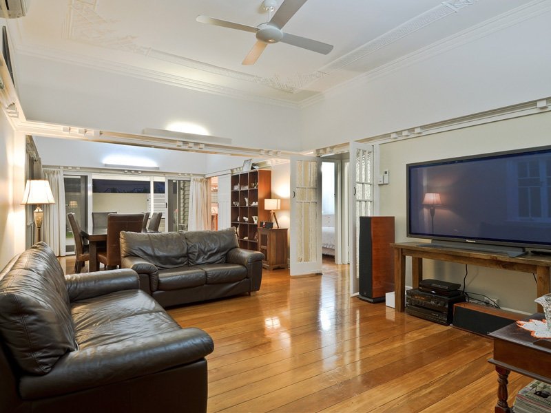 Photo - 12 Cawmore Road, Hawthorne QLD 4171 - Image 4