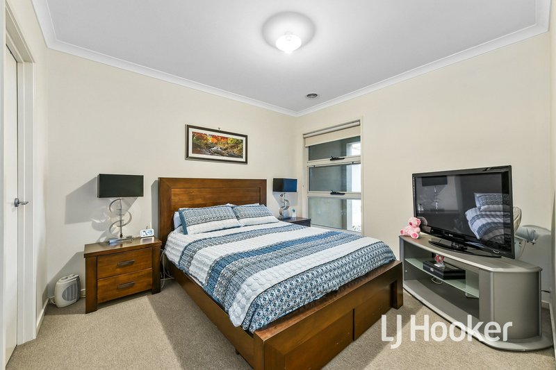 Photo - 12 Chancery Lane, Cranbourne East VIC 3977 - Image 8