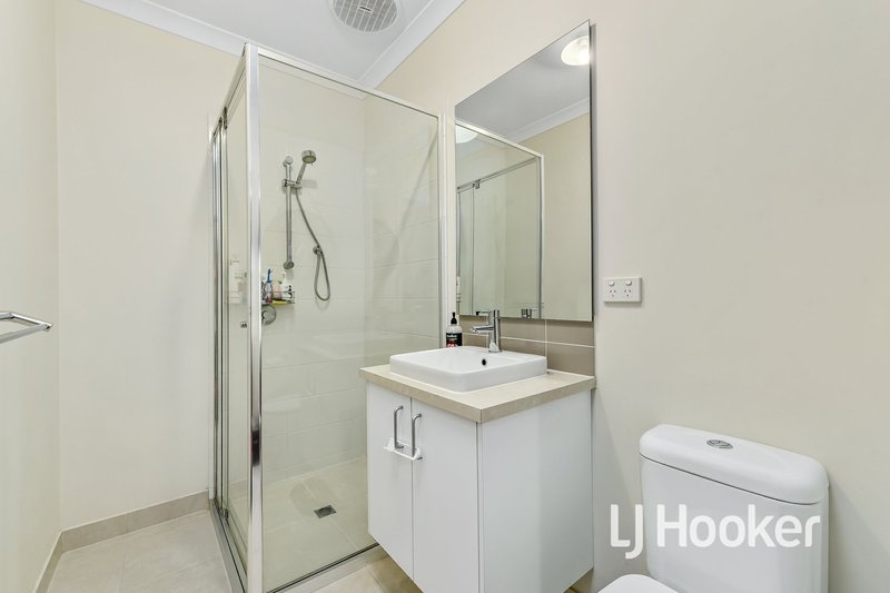 Photo - 12 Chancery Lane, Cranbourne East VIC 3977 - Image 9