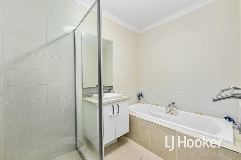 Photo - 12 Chancery Lane, Cranbourne East VIC 3977 - Image 12