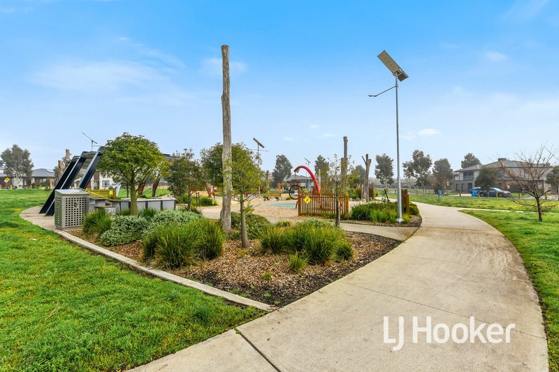 Photo - 12 Chancery Lane, Cranbourne East VIC 3977 - Image 15