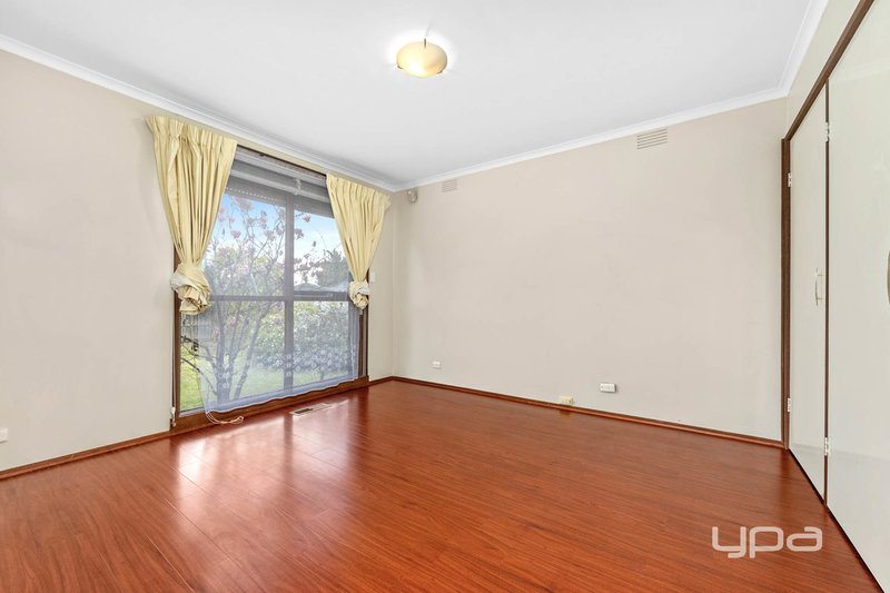 Photo - 12 Charlbury Grove, St Albans VIC 3021 - Image 7