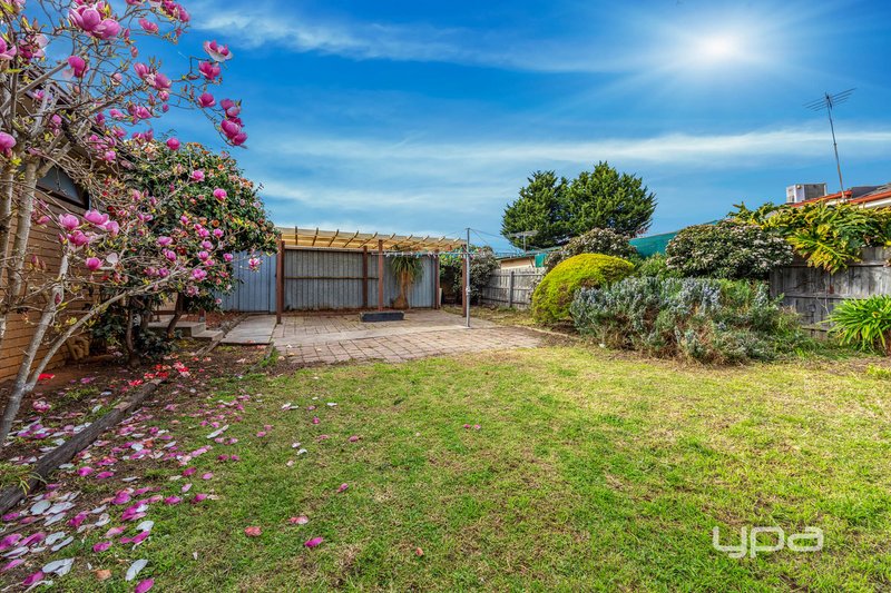 Photo - 12 Charlbury Grove, St Albans VIC 3021 - Image 10