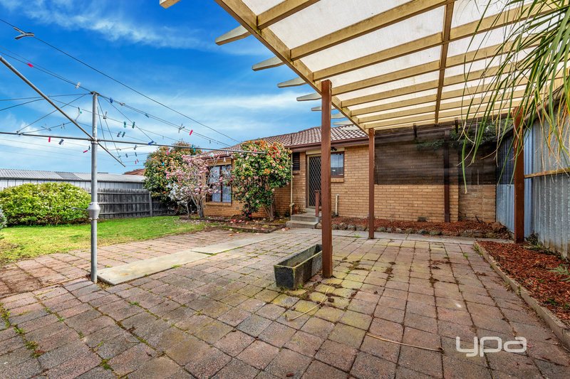 Photo - 12 Charlbury Grove, St Albans VIC 3021 - Image 11