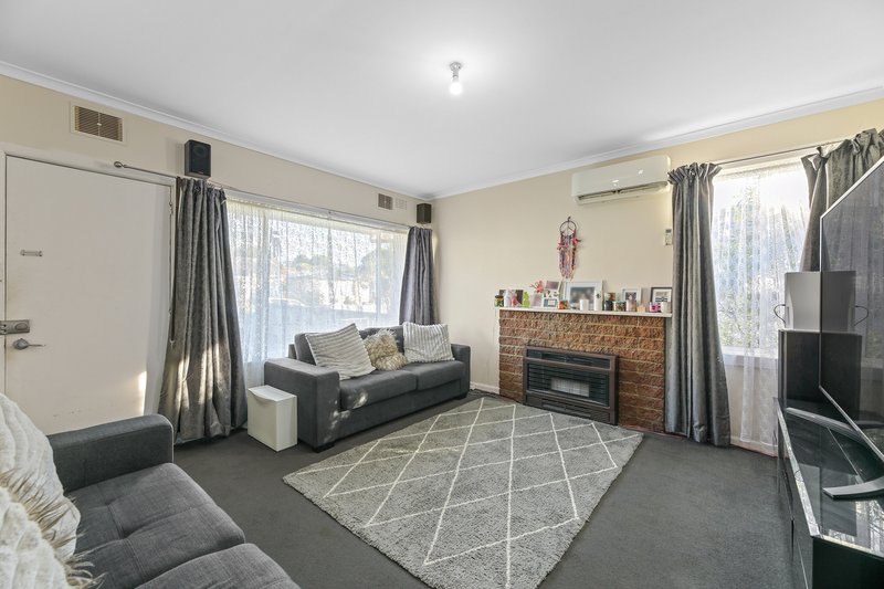 Photo - 12 Charles Street, Moe VIC 3825 - Image 2