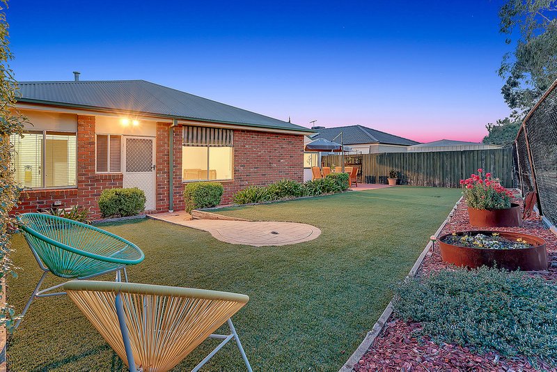 Photo - 12 Chelmsford Court, Craigieburn VIC 3064 - Image 26