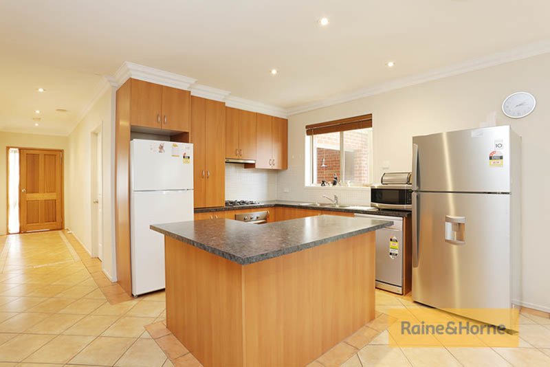 Photo - 12 Chesterville Court, Roxburgh Park VIC 3064 - Image 3