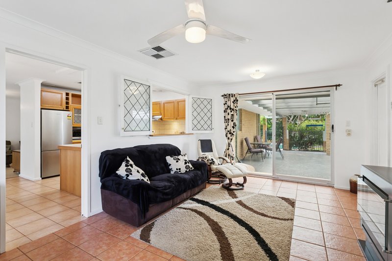 Photo - 12 Chevalier Way, Thornlie WA 6108 - Image 11