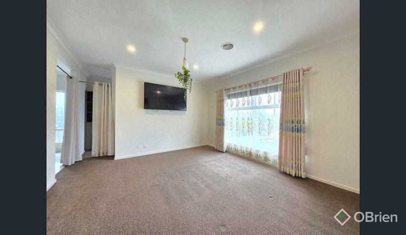 Photo - 12 Chevron Street, Tarneit VIC 3029 - Image 7