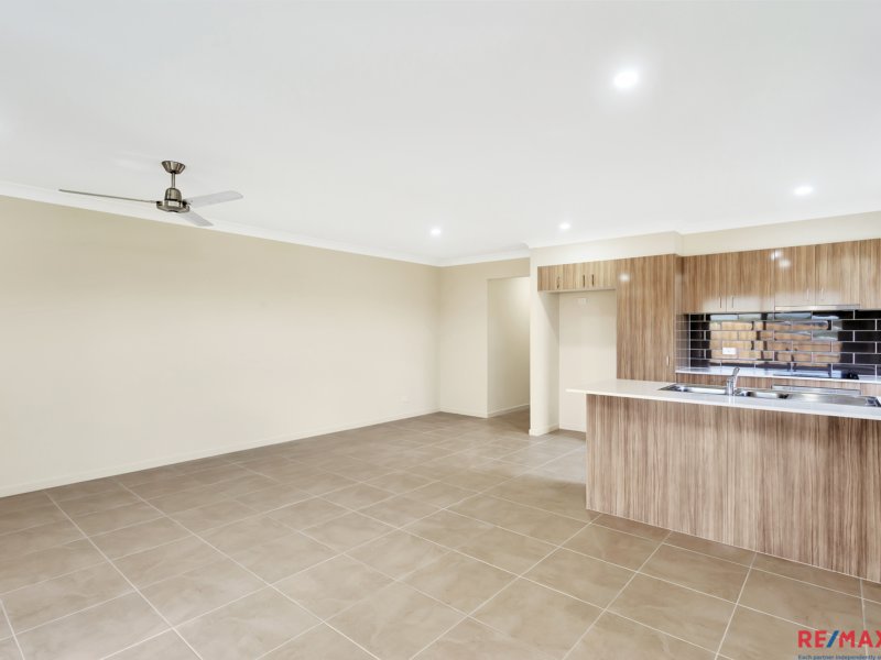 Photo - 1/2 Chisholm Way, Pimpama QLD 4209 - Image 3