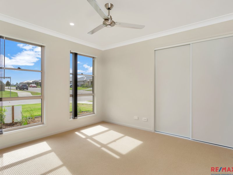 Photo - 1/2 Chisholm Way, Pimpama QLD 4209 - Image 5